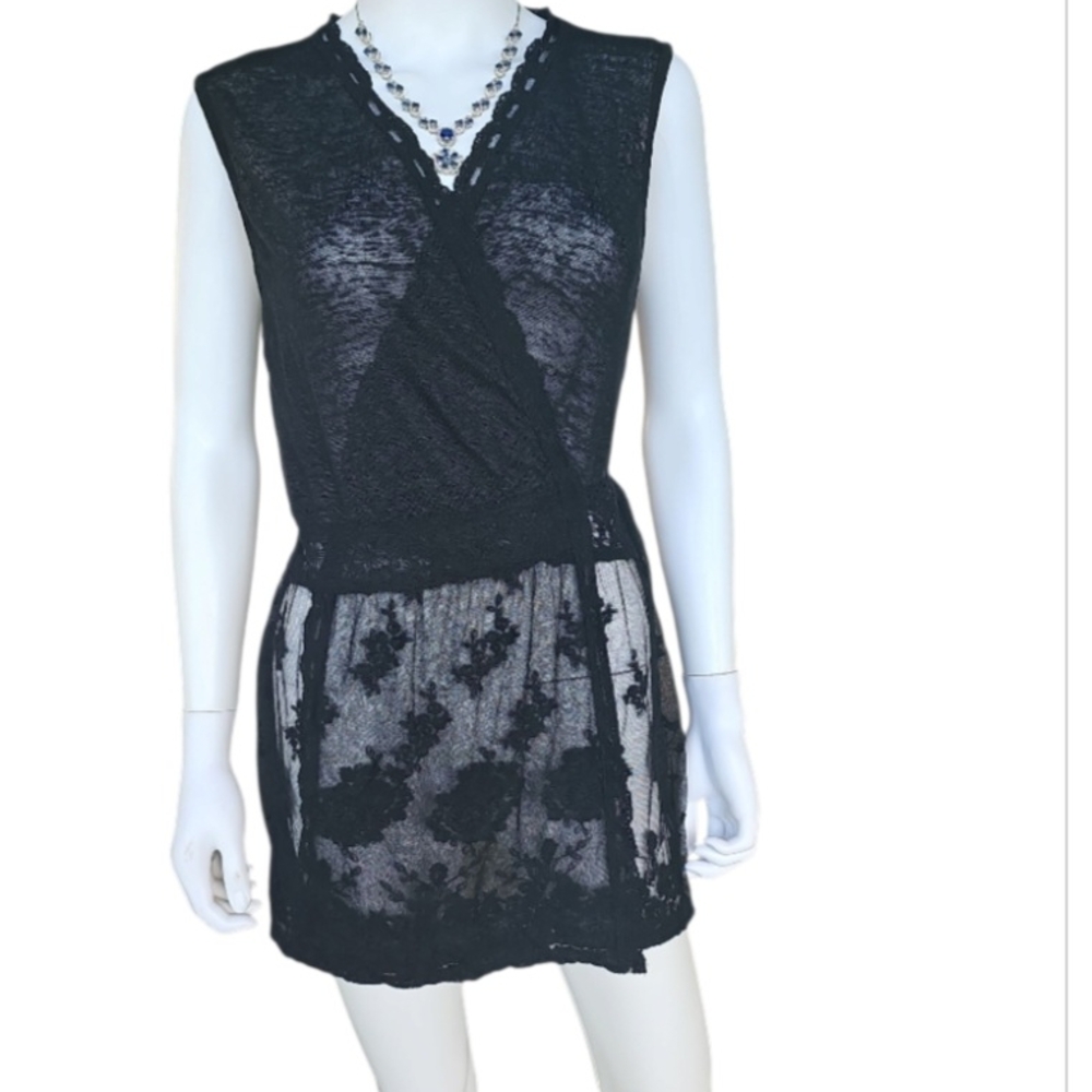 Elegant Black Lace Chemise